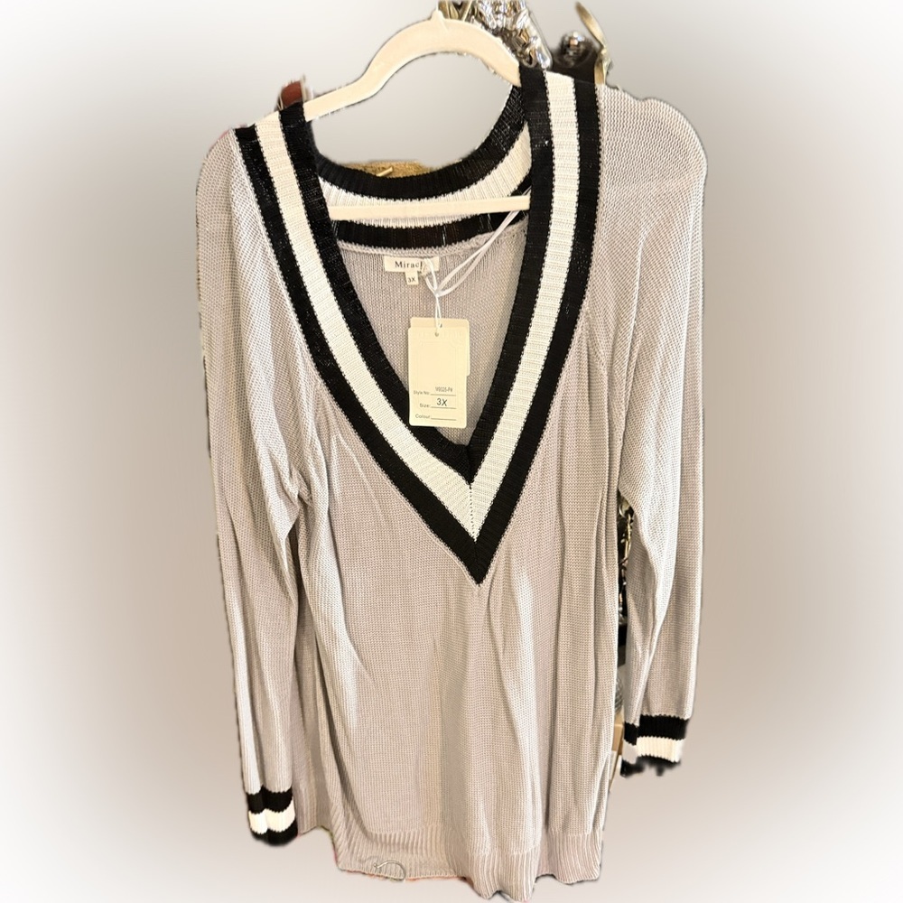 Miracle V-Neck Sweater - Black and Cream